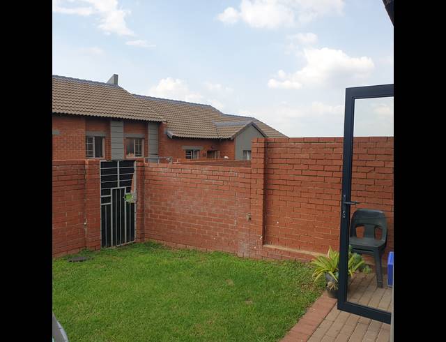 2 BEDROOM SECTIONAL TITLE FOR SALE IN MONAVONI